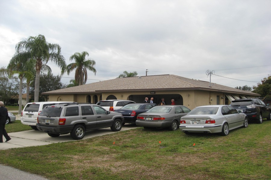 ../image/pre-ceremony parking cars 2.jpg